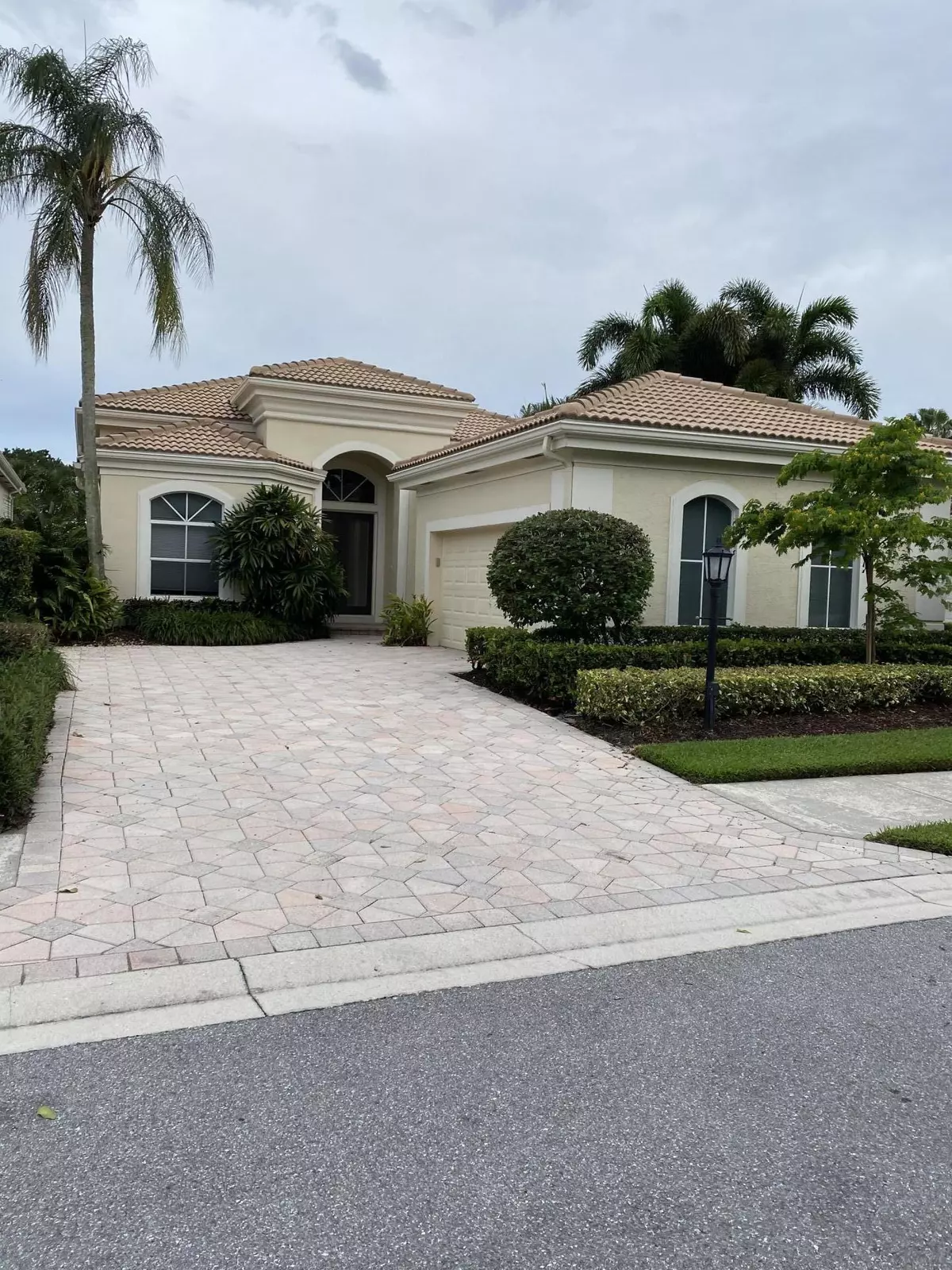 Palm Beach Gardens, FL 33418,112 Isle Dr