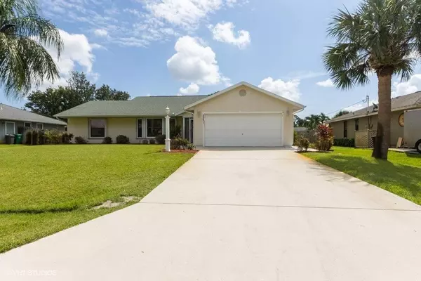 2251 SE Mcmaster ST, Port Saint Lucie, FL 34952