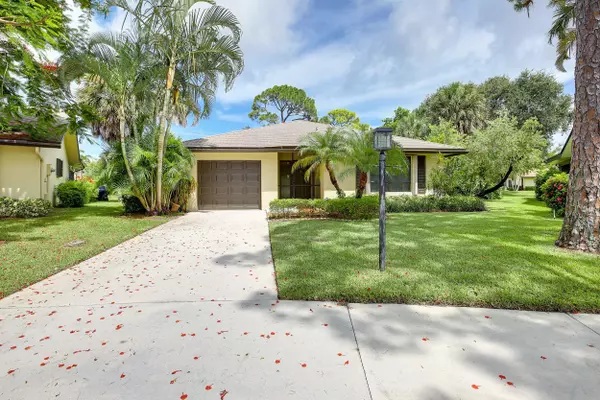 2720 Azalea CT, Delray Beach, FL 33445