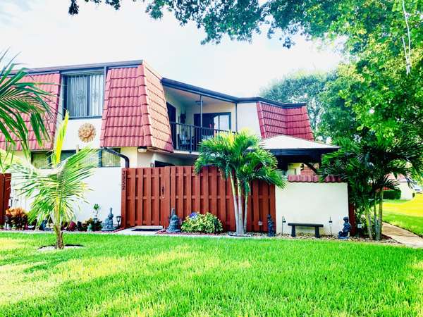 3952 Victoria DR, West Palm Beach, FL 33406