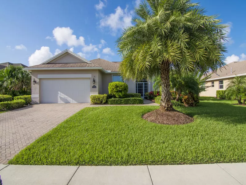 662 SW Tangelo CIR, Vero Beach, FL 32968