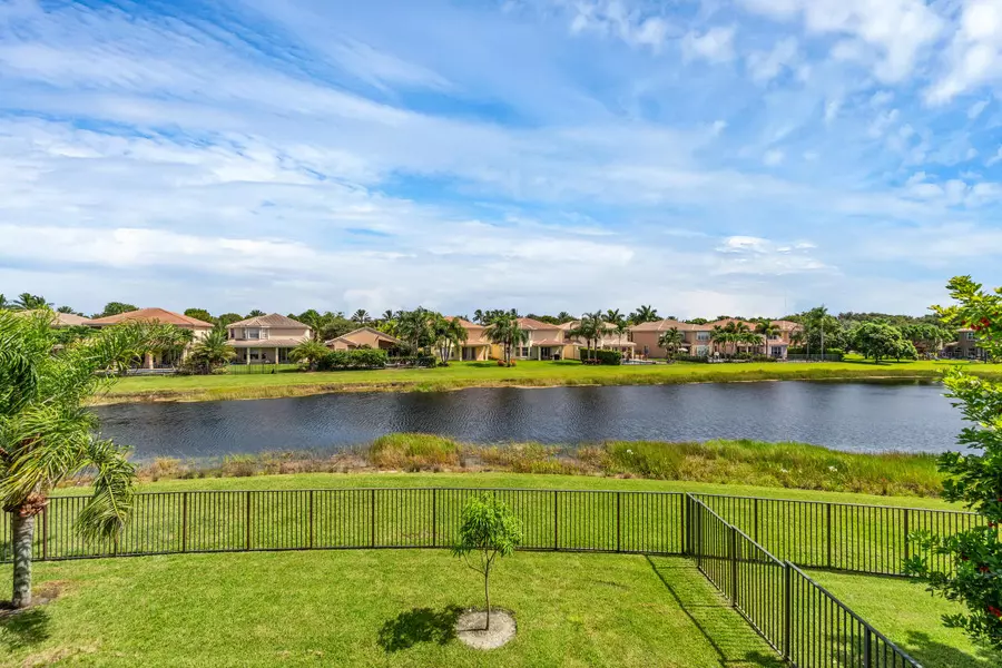 8553 Shallowbrook CV, Boynton Beach, FL 33473