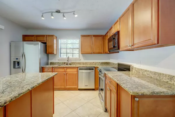 7473 SE Jamestown TER, Hobe Sound, FL 33455