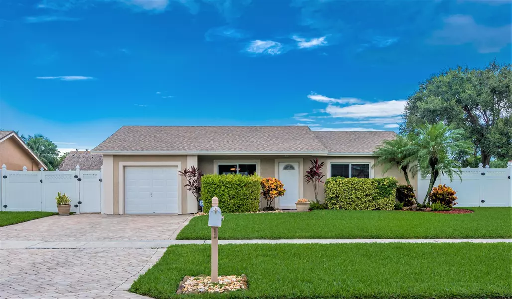 19403 Carolina CIR, Boca Raton, FL 33434