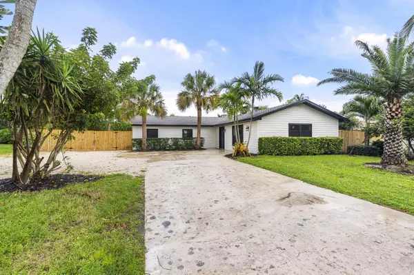 8127 SE Coconut ST, Hobe Sound, FL 33455