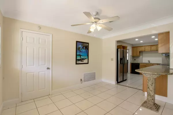 Boca Raton, FL 33486,941 SW 8th ST