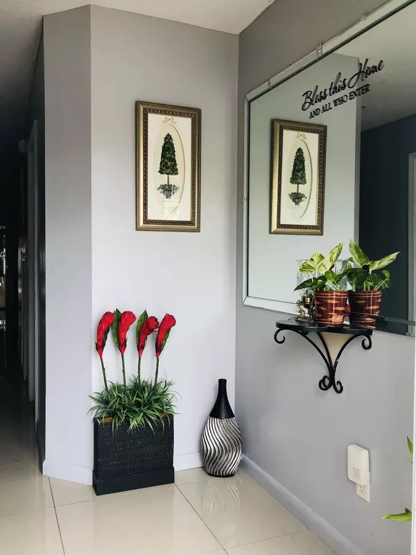 Royal Palm Beach, FL 33411,1707 W Lakeview DR