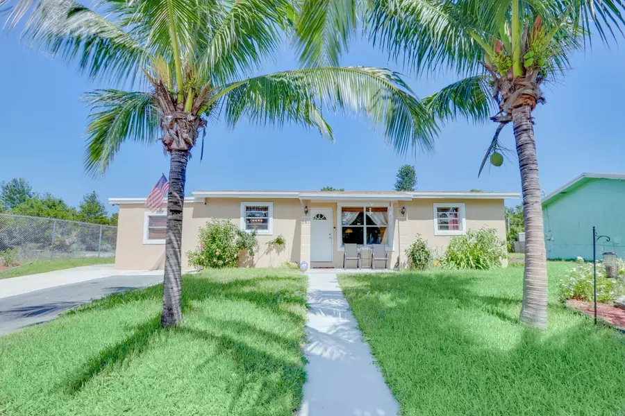 281 NW 28th AVE, Boynton Beach, FL 33435