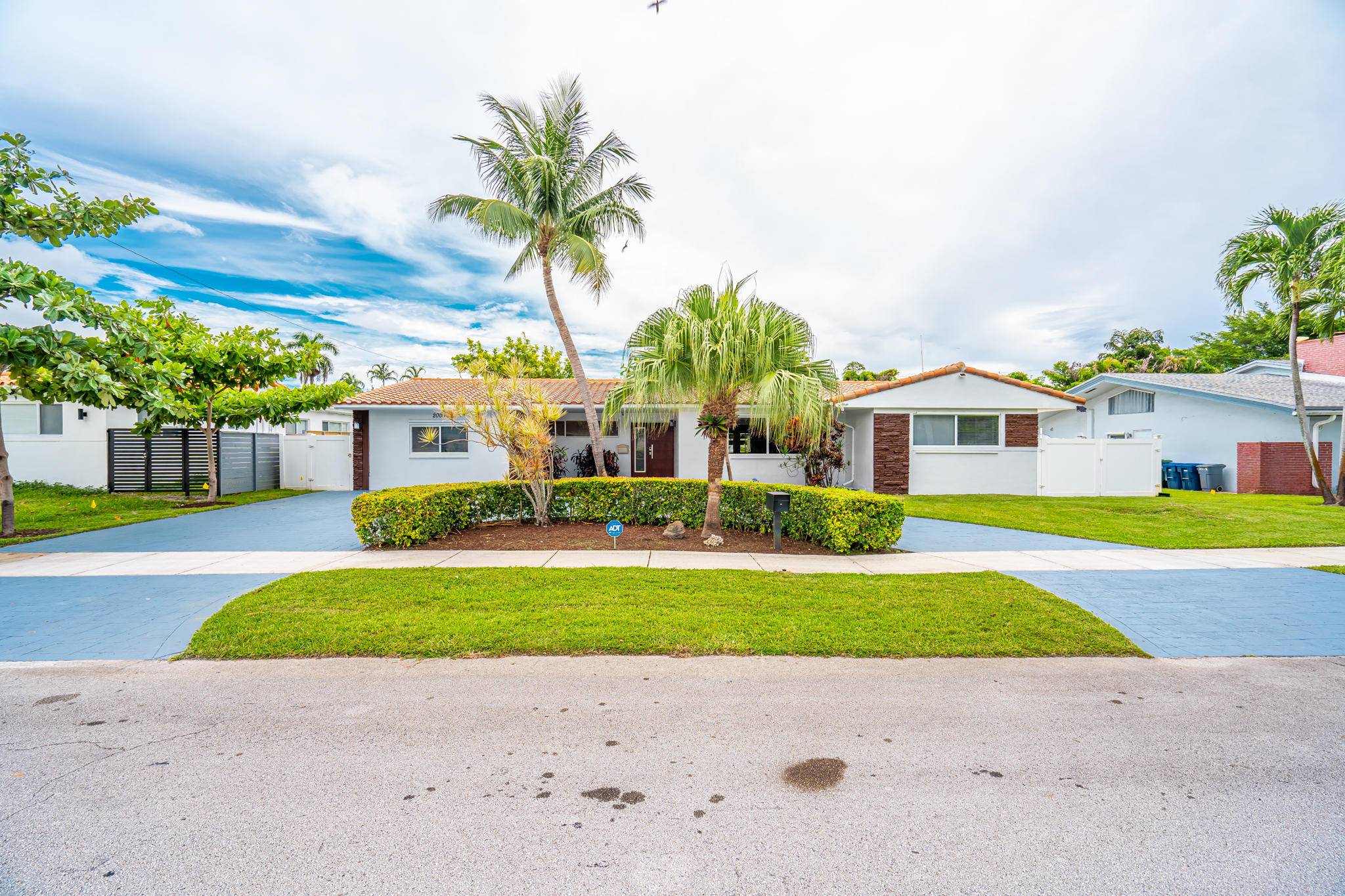 2005 NE 198th TER, Miami, FL 33179