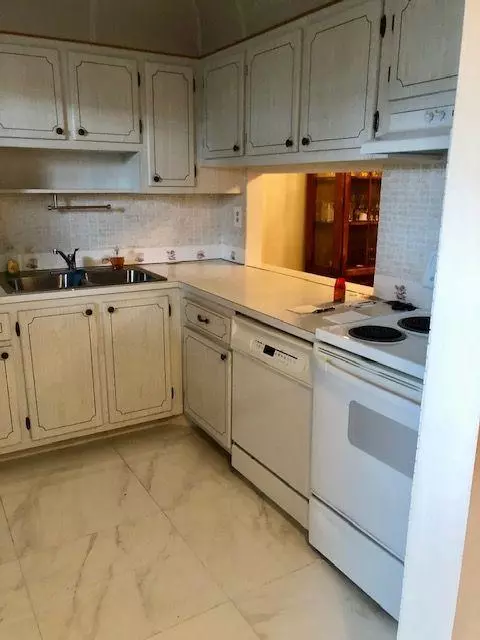 Lake Worth, FL 33461,2728 N Garden DR 215