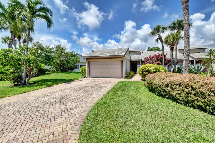 10 Eastgate DR A, Boynton Beach, FL 33436