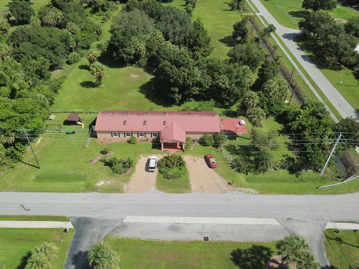 Okeechobee, FL 34974,704 SW 6th ST