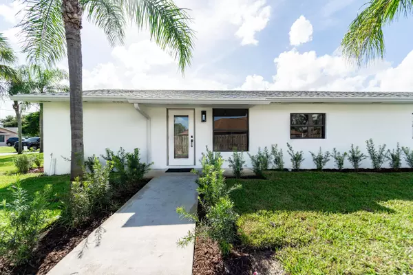 2571 Wabash DR, North Palm Beach, FL 33410