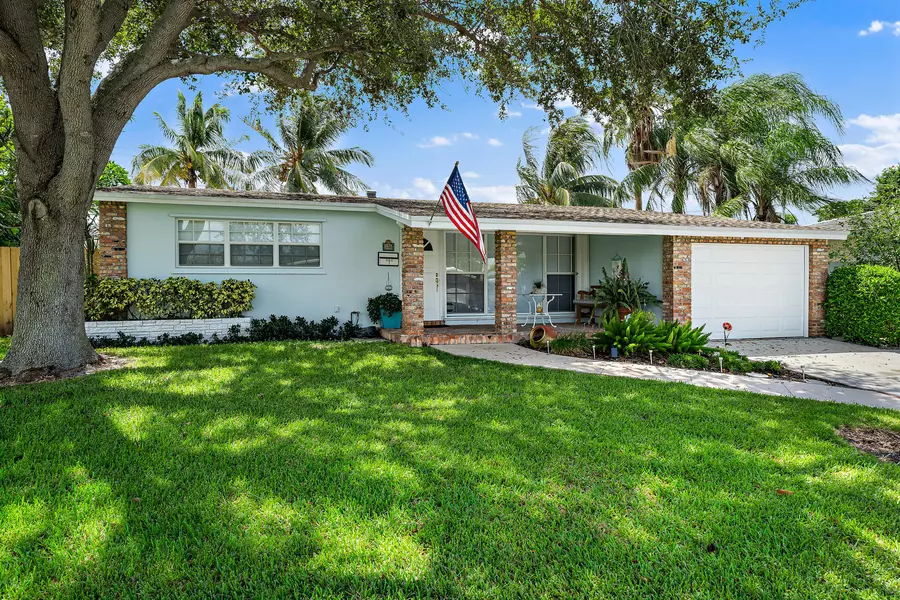 536 Driftwood RD, North Palm Beach, FL 33408