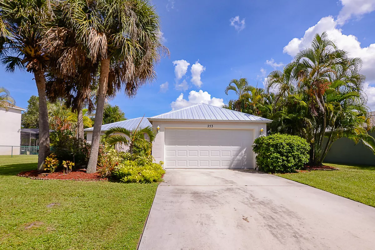 Port Saint Lucie, FL 34953,253 SW Panther TRCE