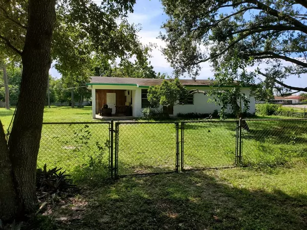 Greenacres, FL 33463,3827 Scott RD