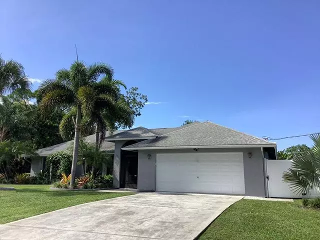 981 SE Atlantus AVE, Port Saint Lucie, FL 34983