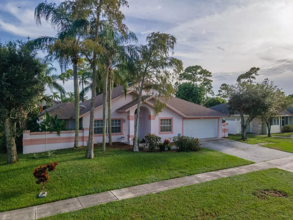 Royal Palm Beach, FL 33411,108 Hemingway CT