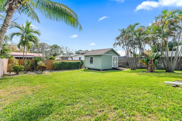 Tequesta, FL 33469,10858 SE Hobart ST