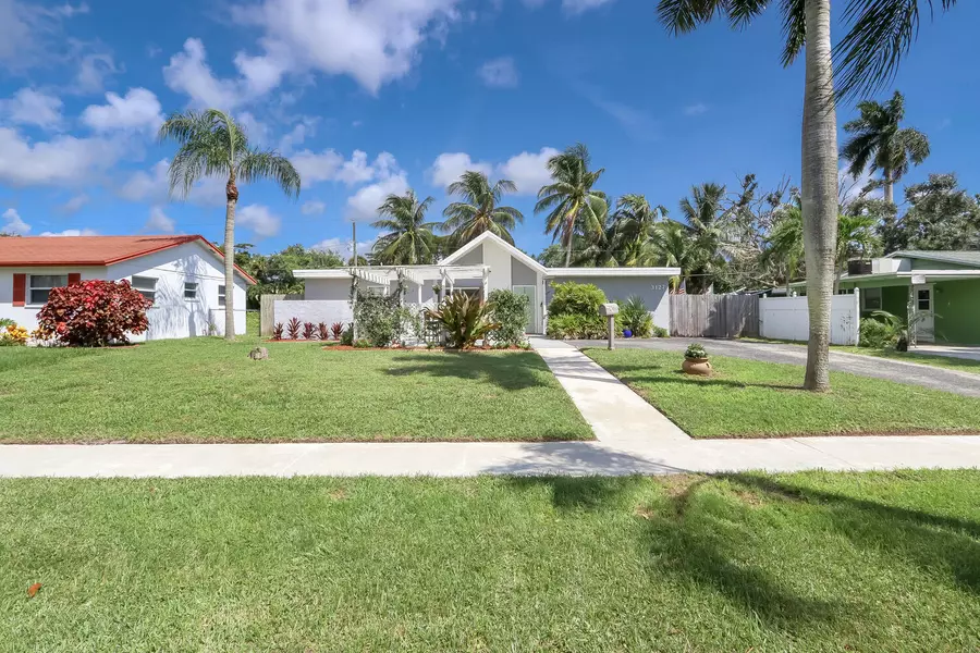 3127 Grove RD, Palm Beach Gardens, FL 33410