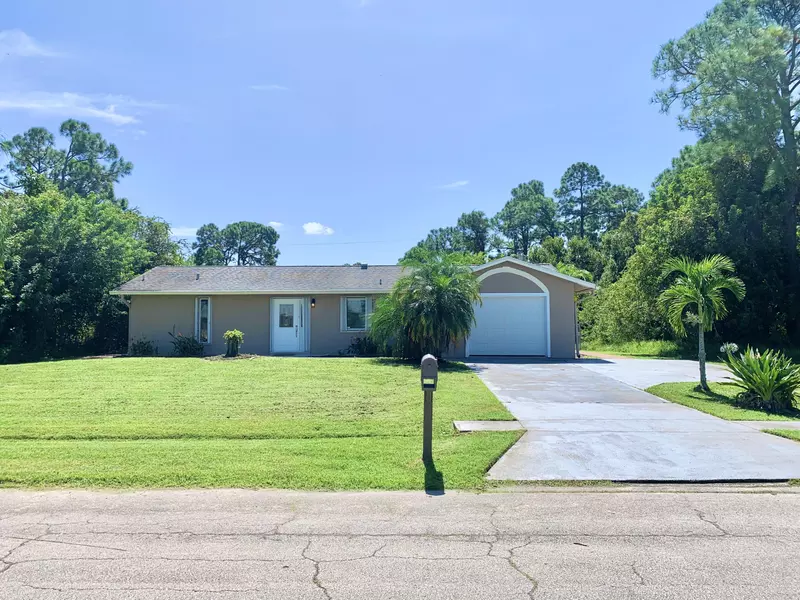 752 SE Browning AVE, Port Saint Lucie, FL 34983