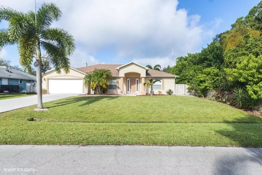 2212 SE Mcmaster ST, Port Saint Lucie, FL 34952