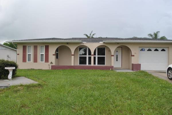 106 SE Calmoso DR, Port Saint Lucie, FL 34983