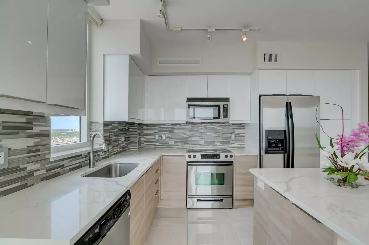 Hallandale Beach, FL 33009,1745 E Hallandale Beach BLVD 1907w