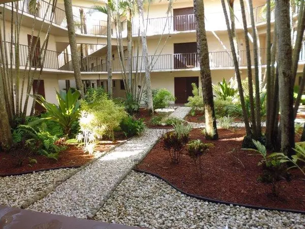 5190 Las Verdes CIR 203,  Delray Beach,  FL 33484