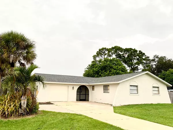 104 NW Curry ST, Port Saint Lucie, FL 34953