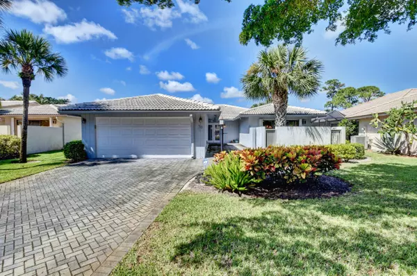 30 E Glens DR, Boynton Beach, FL 33436