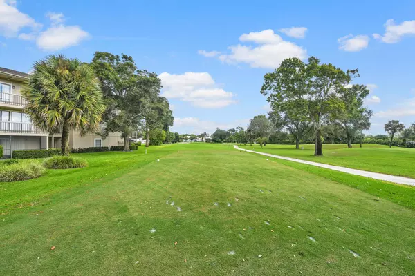 Tequesta, FL 33469,18419 SE Wood Haven LN Pinehurst C