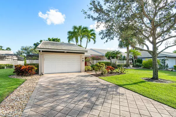 19 Villa LN, Boynton Beach, FL 33436