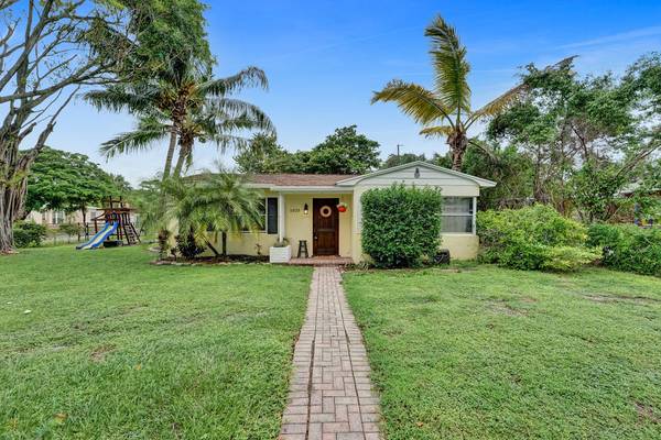 1025 Paseo Andorra, West Palm Beach, FL 33405