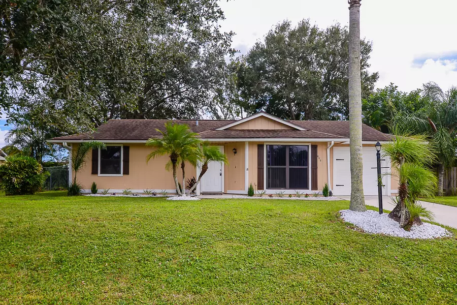 856 SW Amethist TER, Port Saint Lucie, FL 34953