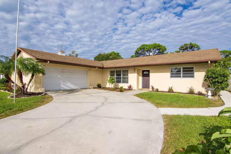 513 SE Brookside TER, Port Saint Lucie, FL 34983