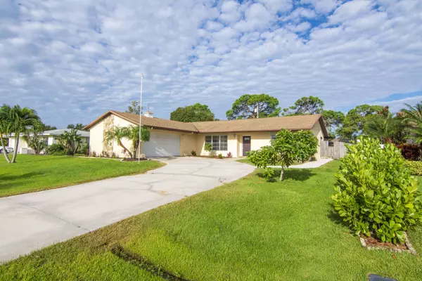 Port Saint Lucie, FL 34983,513 SE Brookside TER