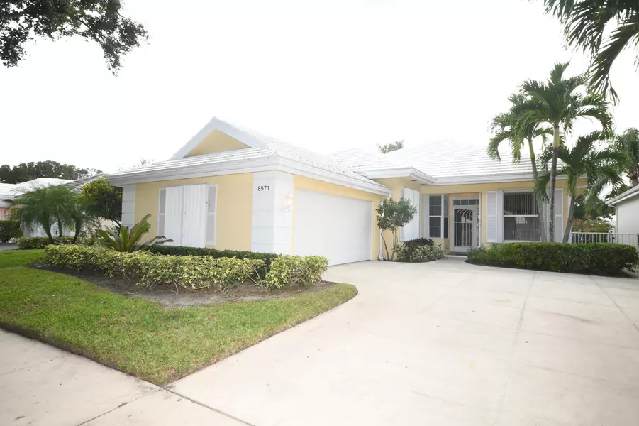 8571 Doverbrook DR, Palm Beach Gardens, FL 33410