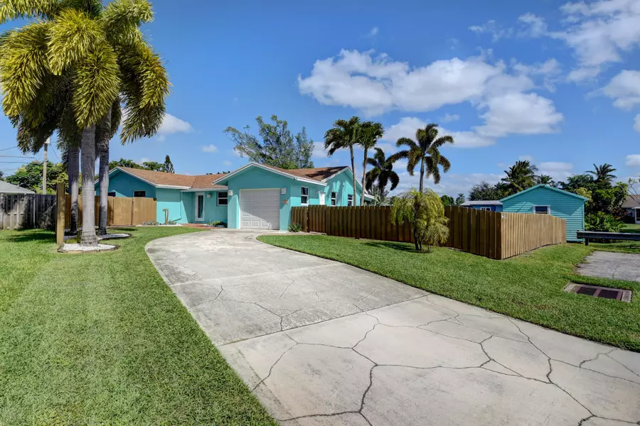 3267 Vagabond RD, Lake Worth, FL 33462