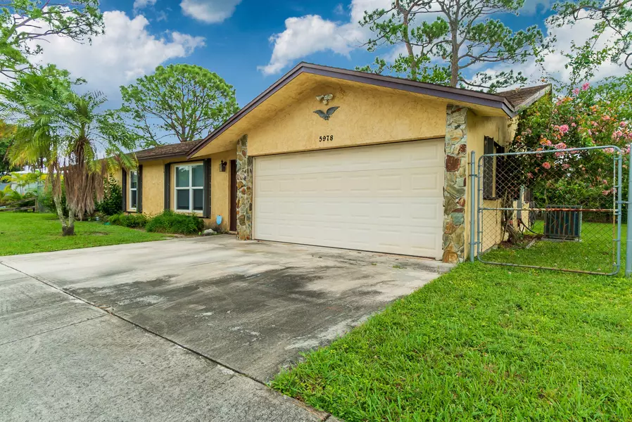 5978 3rd RD, Lake Worth, FL 33467