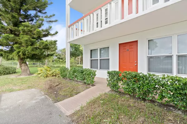 West Palm Beach, FL 33417,101 Greenbrier C 101