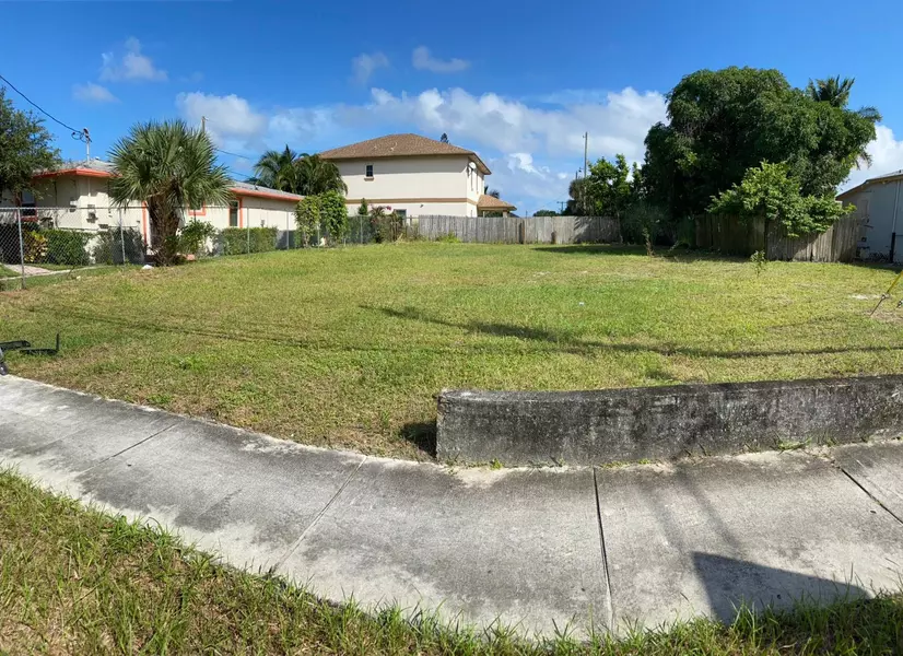 3516 Avenue S, Riviera Beach, FL 33404