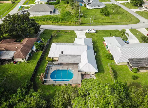 Port Saint Lucie, FL 34983,507 SE Calmoso DR