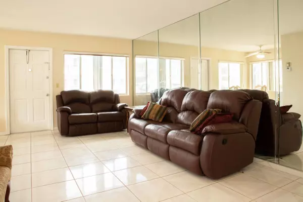 Lake Worth, FL 33461,3040 Lake Osbourne DR 110