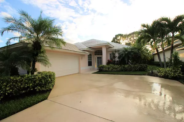 424 SW Fairway LNDG, Port Saint Lucie, FL 34986