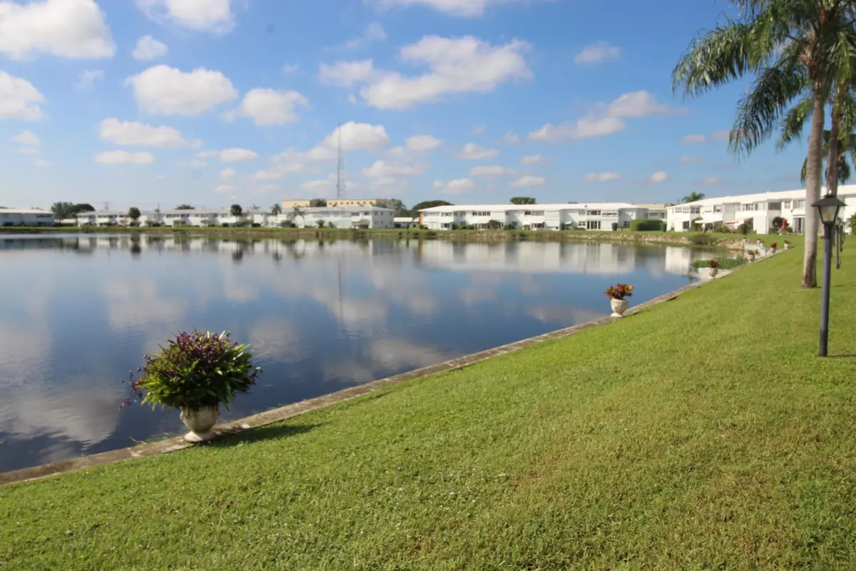 Boynton Beach, FL 33426,1114 Lake TER 111