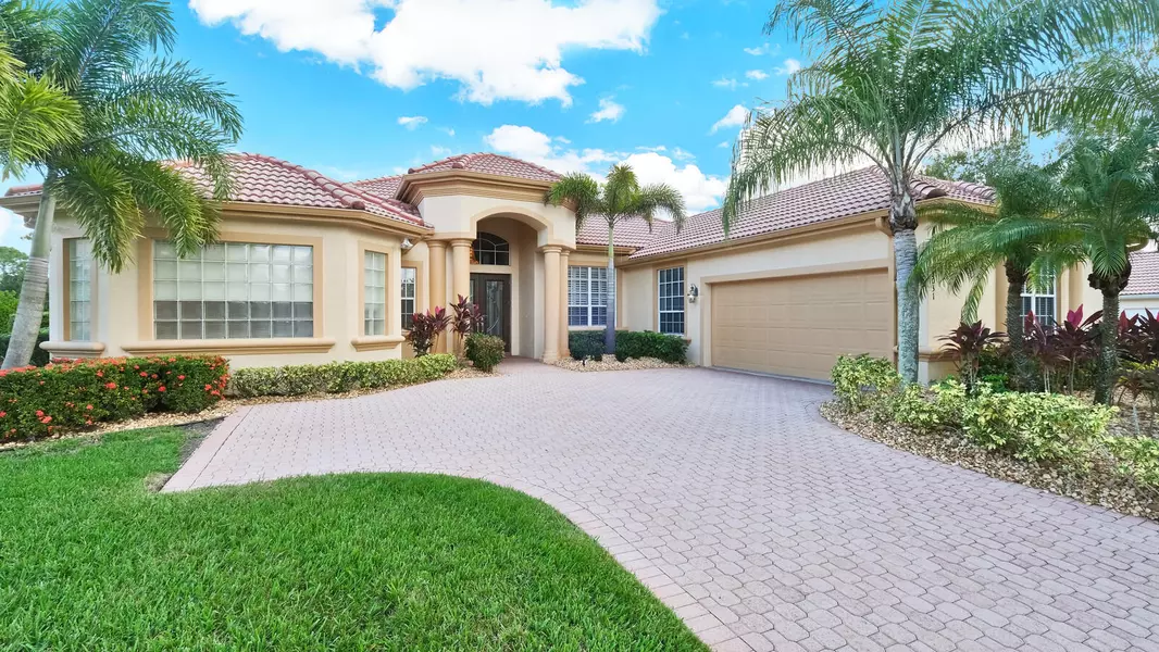 8031 Plantation Lakes DR, Port Saint Lucie, FL 34986