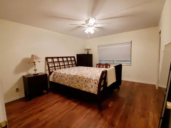 Greenacres, FL 33463,5773 La Pinata BLVD B-1