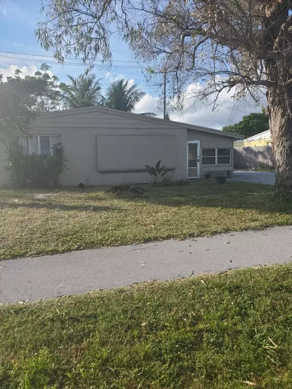 467 Seminole DR, Lantana, FL 33462