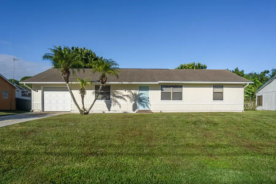 1009 SW Cairo AVE, Port Saint Lucie, FL 34953